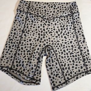 Balance athletica snow leopard rider shorts medium